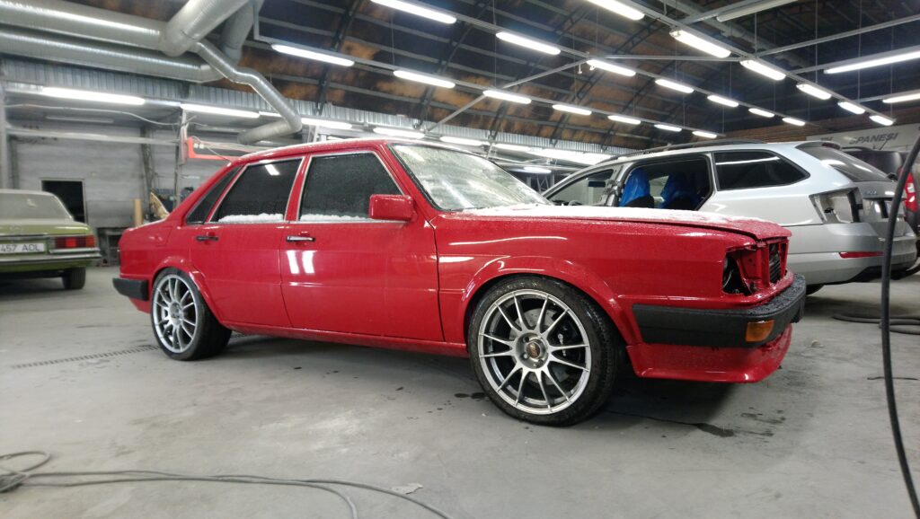 Audi 80 kere värvimine